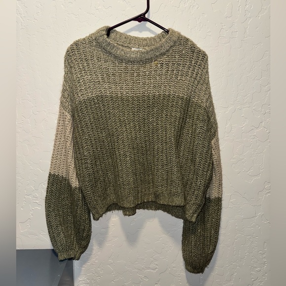 BKE Sweaters - BKE Two-Tone Cropped Knit Sweater